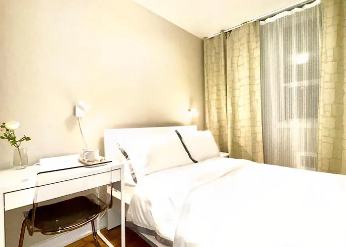Cozy Private Room In Downtown Toronto, 15 Mins To Cn Tower, Steps To Subway