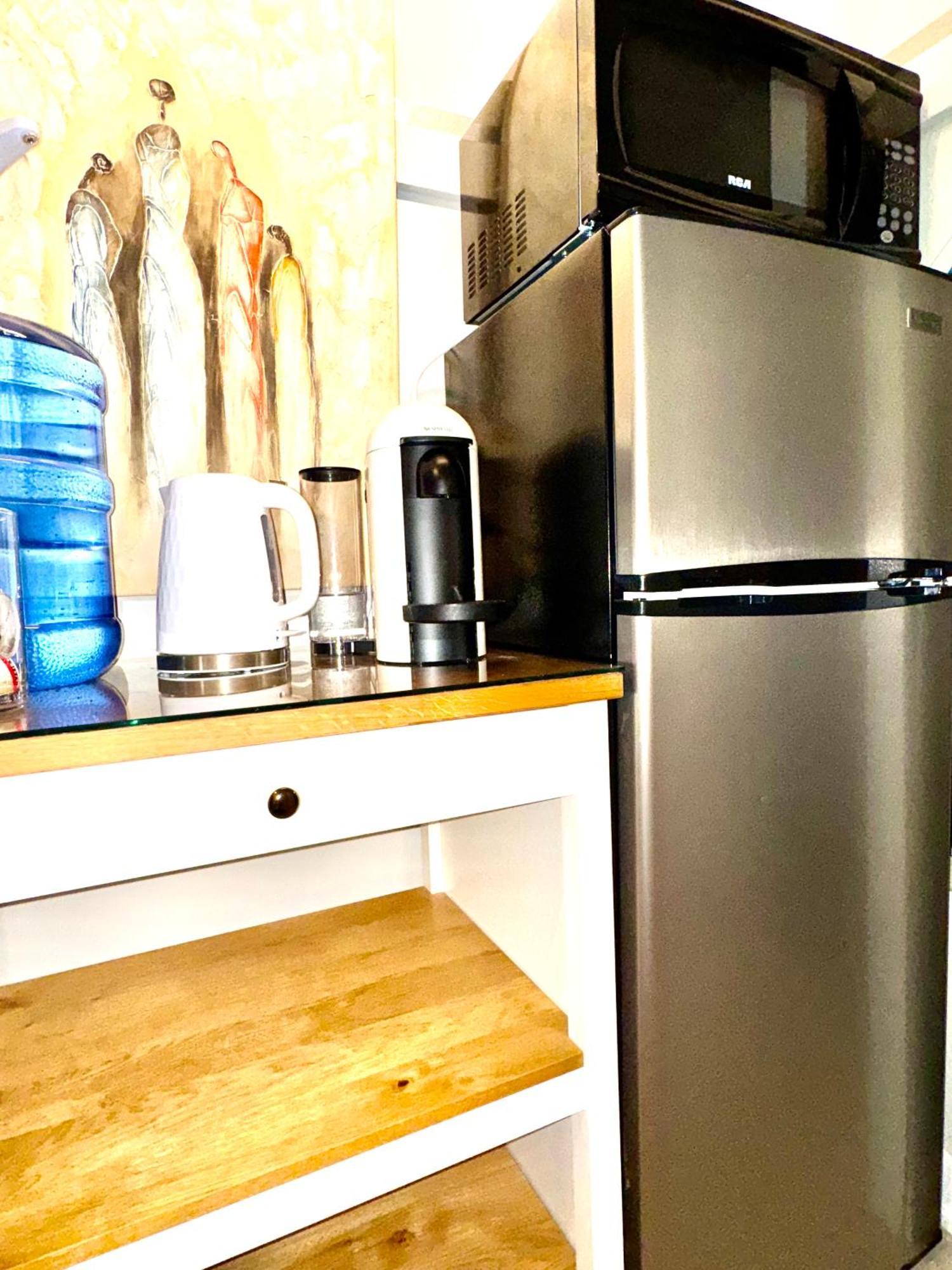 Cozy Private In Downtown Toronto, 15 Mins To Cn Tower, Steps To Subway Homestay