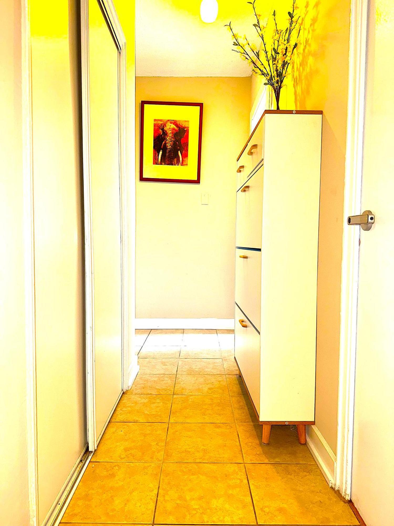 Homestay Cozy Private In Downtown Toronto, 15 Mins To Cn Tower, Steps To Subway
