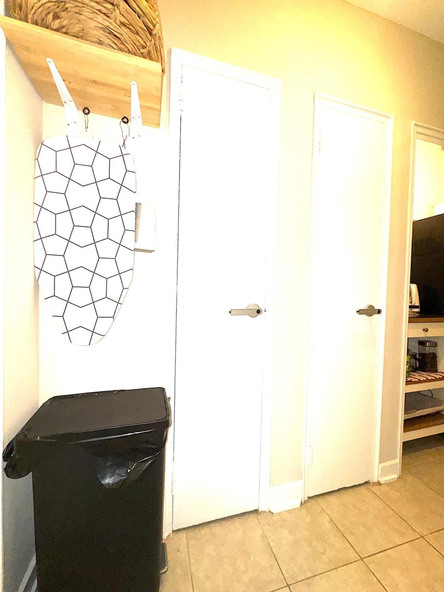 Cozy Private In Downtown Toronto, 15 Mins To Cn Tower, Steps To Subway *