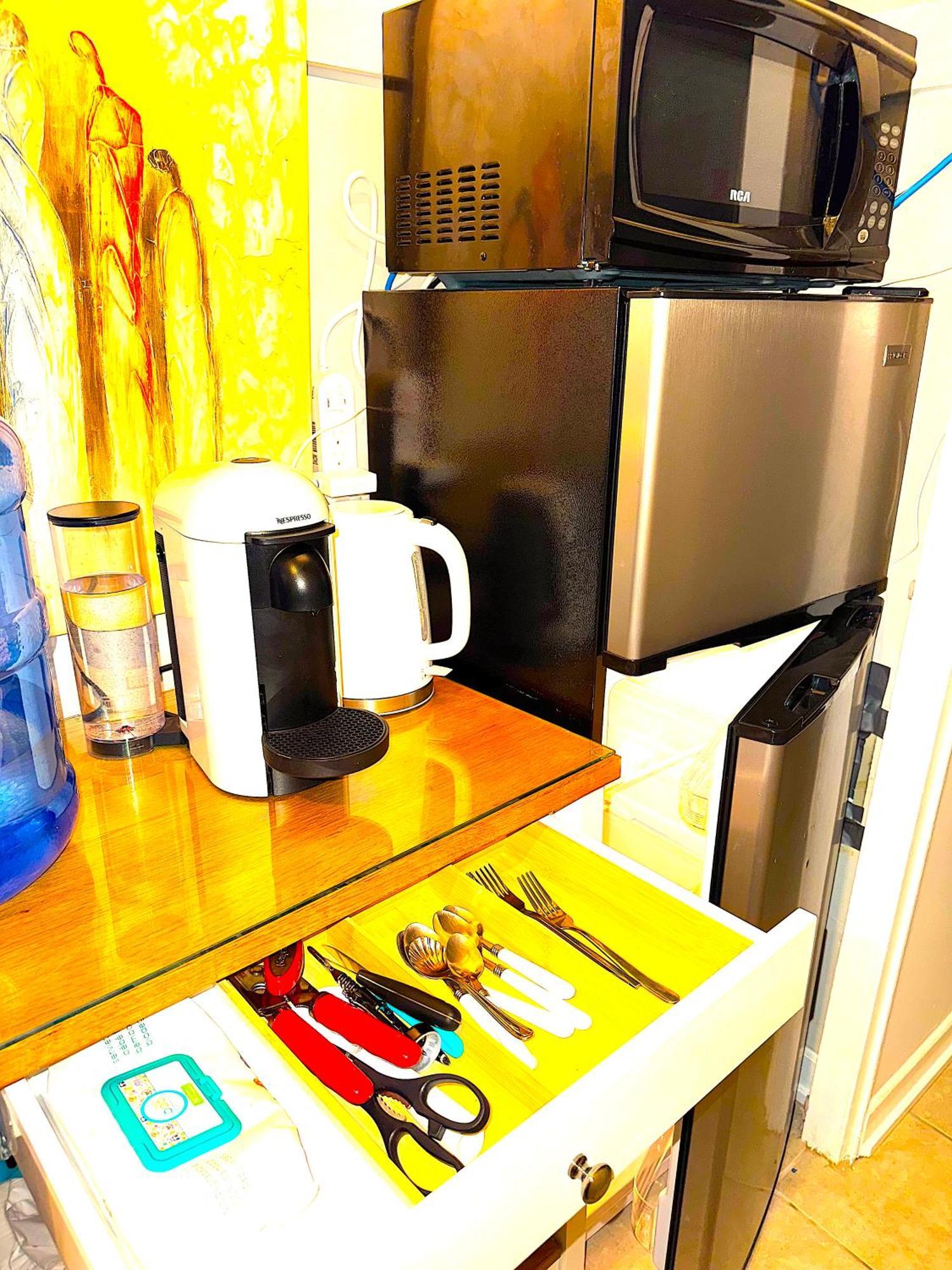 Cozy Private In Downtown Toronto, 15 Mins To Cn Tower, Steps To Subway Homestay *