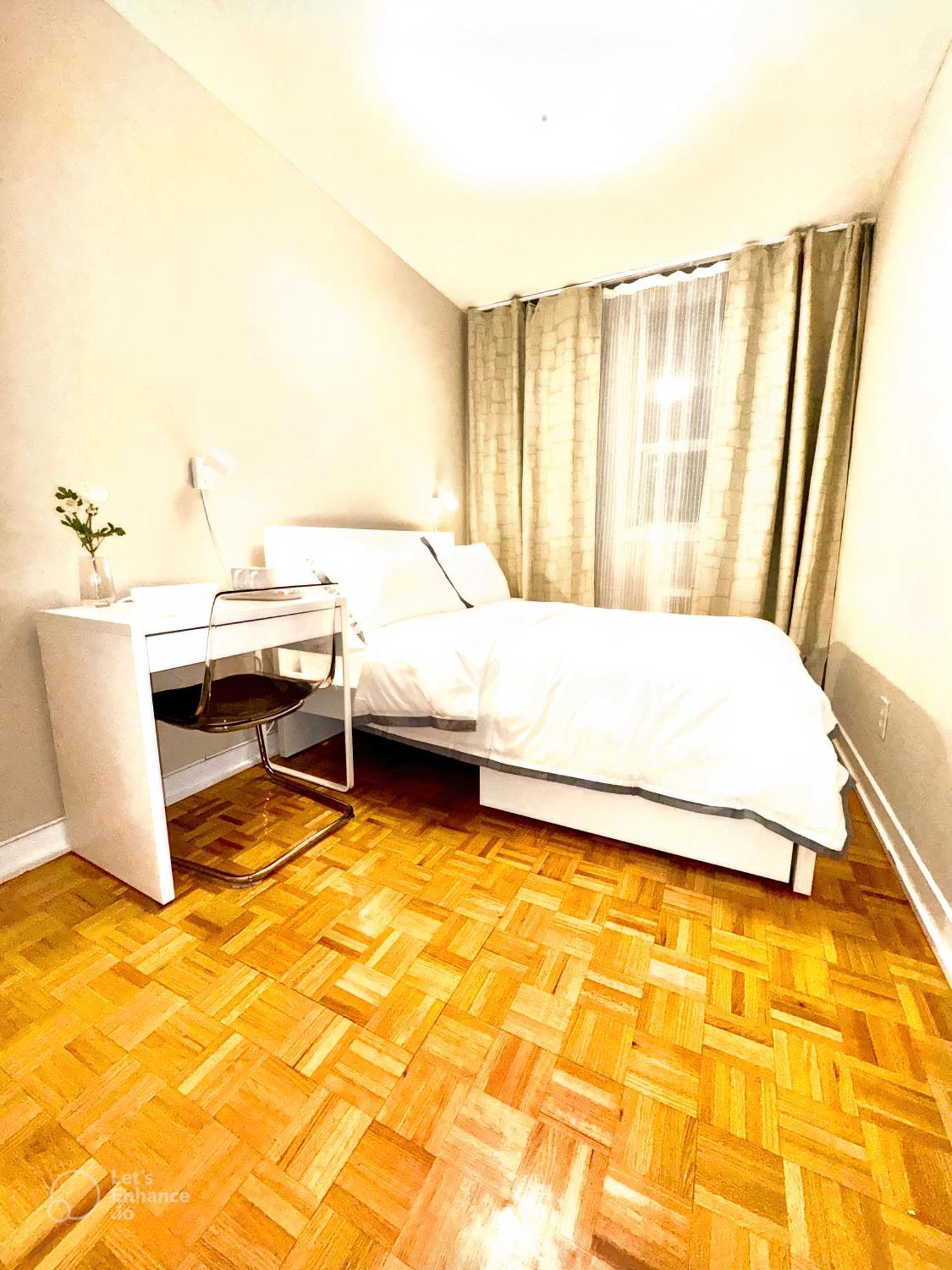 Homestay Cozy Private In Downtown Toronto, 15 Mins To Cn Tower, Steps To Subway